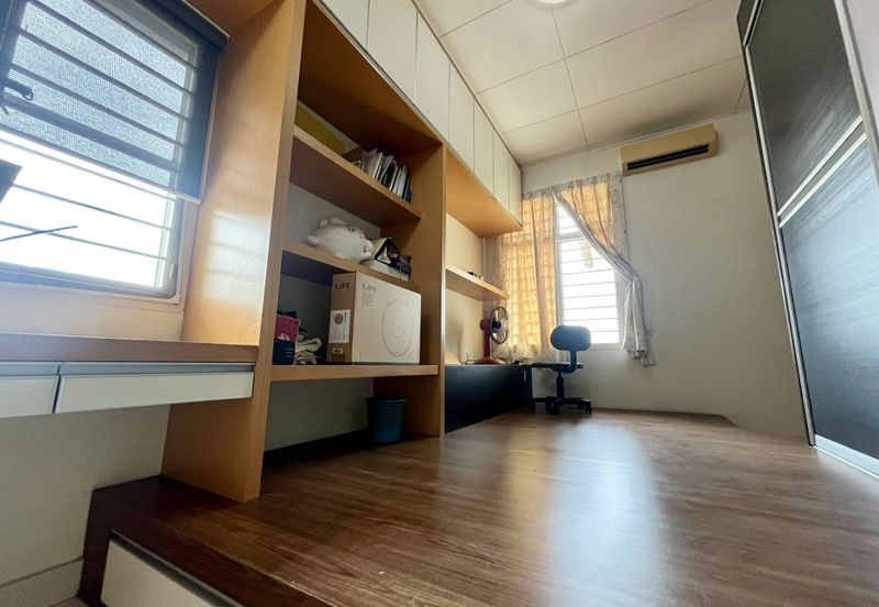 Freehold 3-Storey Corner Terrace @Taman Sungai Sering蕉赖9英里诗宁花苑 near Taman Suntex, Batu 9 For Sale