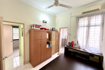 Freehold 3-Storey Corner Terrace @Taman Sungai Sering蕉赖9英里诗宁花苑 near Taman Suntex, Batu 9 For Sale