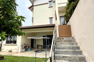 Freehold 3-Storey Corner Terrace @Taman Sungai Sering蕉赖9英里诗宁花苑 near Taman Suntex, Batu 9 For Sale
