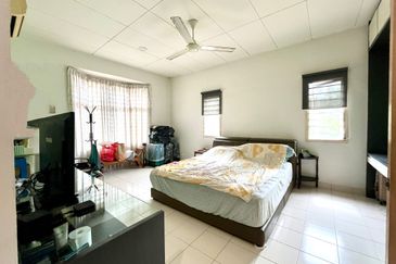 Freehold 3-Storey Corner Terrace @Taman Sungai Sering蕉赖9英里诗宁花苑 near Taman Suntex, Batu 9 For Sale