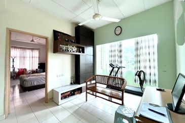 Freehold 3-Storey Corner Terrace @Taman Sungai Sering蕉赖9英里诗宁花苑 near Taman Suntex, Batu 9 For Sale