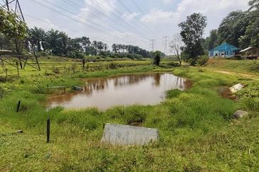 Kuang Freehold land facing Golf Course