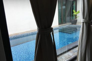 Bagan Lalang Beach Front Villa with swimming pool 