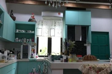 Bagan Lalang Beach Front Villa with swimming pool 