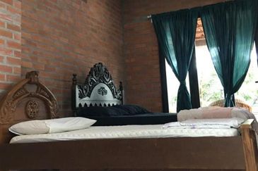 Bagan Lalang Beach Front Villa with swimming pool 