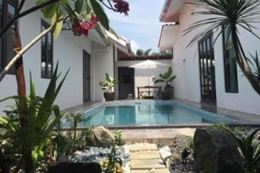 Bagan Lalang Beach Front Villa with swimming pool 