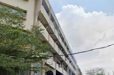 Jalan Cenderuh Off Jalan Ipoh Batu 4  ,4.5 Storey shoplot