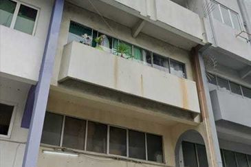 Jalan Cenderuh Off Jalan Ipoh Batu 4  ,4.5 Storey shoplot