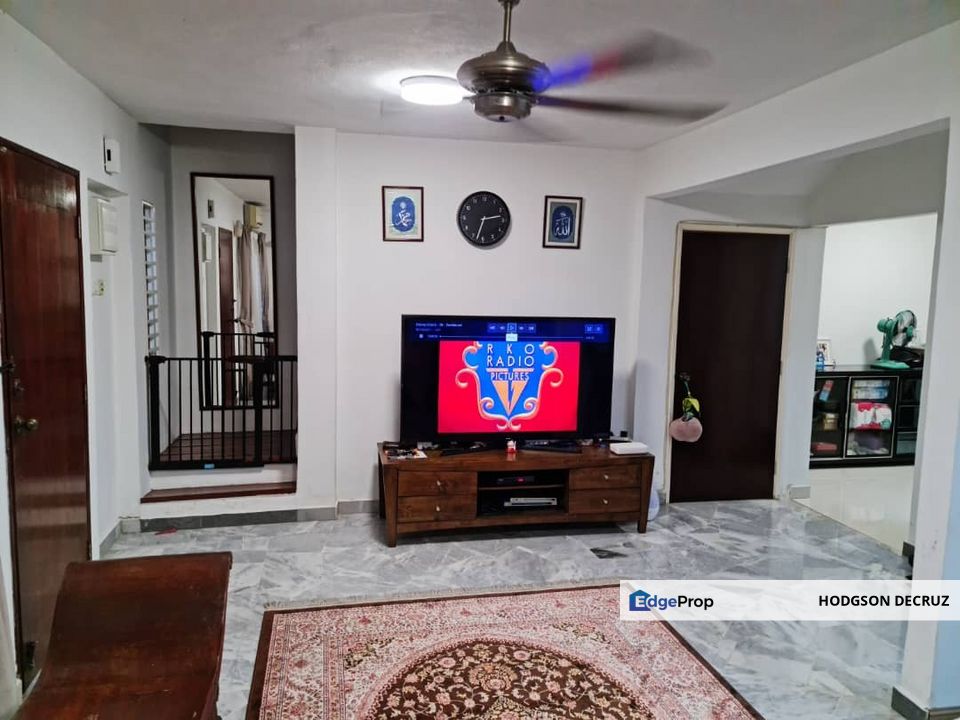 Well kept Double Storey Terrace Intermediate House For Sale, Selangor, Petaling Jaya