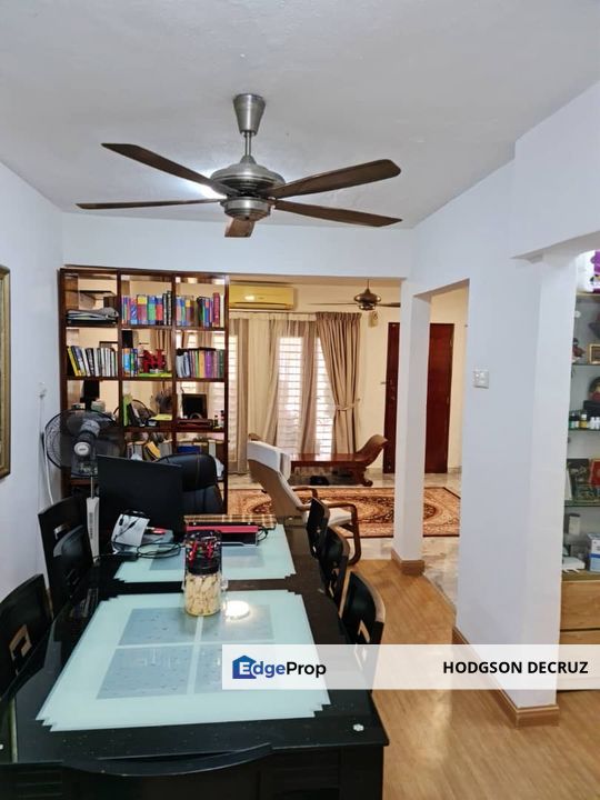 Well kept Double Storey Terrace Intermediate House For Sale, Selangor, Petaling Jaya