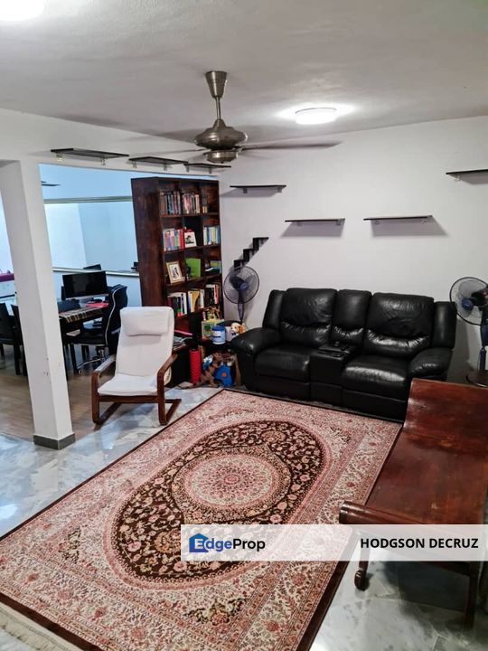 Well kept Double Storey Terrace Intermediate House For Sale, Selangor, Petaling Jaya