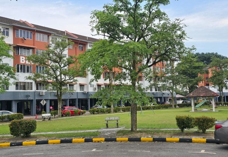 Sri Putra Apartments