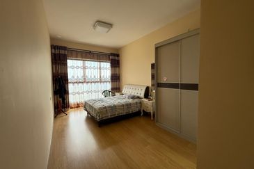 Baypoint @ Country Garden Danga Bay