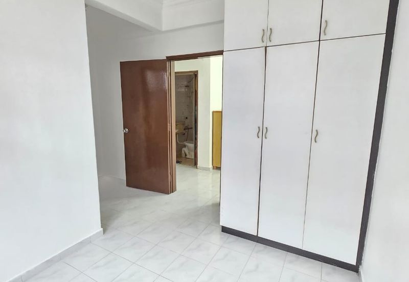 Sri Putra Apartments