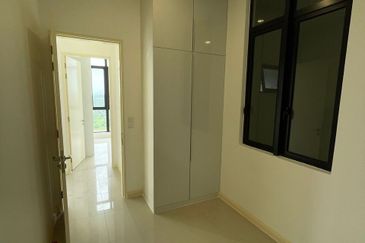 D\'Pristine @ Medini