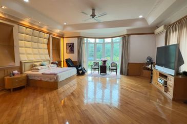 Stulang Laut / Darat