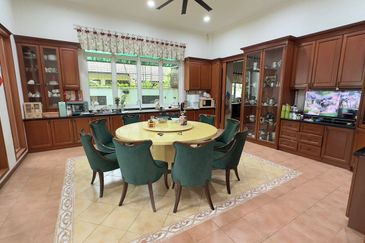 Stulang Laut / Darat