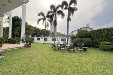 Stulang Laut / Darat