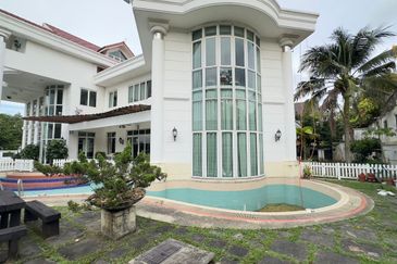 Stulang Laut / Darat