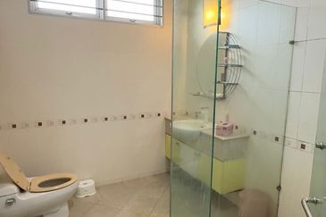 Stulang Laut / Darat