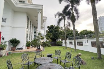 Stulang Laut / Darat