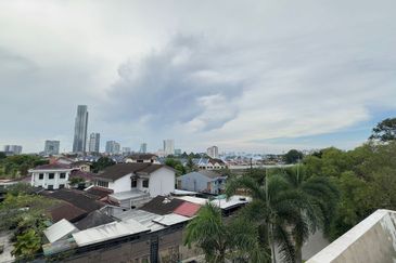 Stulang Laut / Darat