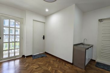 Stulang Laut / Darat