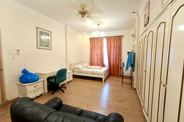 Stulang Laut / Darat