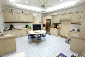 Stulang Laut / Darat