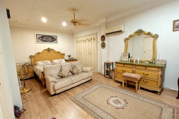 Stulang Laut / Darat