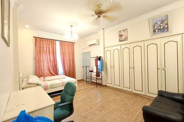 Stulang Laut / Darat