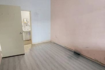 Taman Pelangi, Plentong