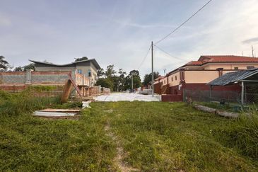  Bungalow Land  / Kota Tinggi /  Sungai Telor ( 80X66) 