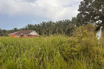  Bungalow Land  / Kota Tinggi /  Sungai Telor ( 80X66) 