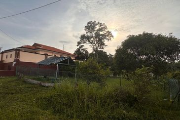  Bungalow Land  / Kota Tinggi /  Sungai Telor ( 80X66) 