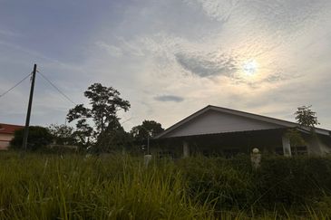  Bungalow Land  / Kota Tinggi /  Sungai Telor ( 80X66) 