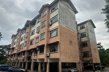 Taman Pulai Utama Flat