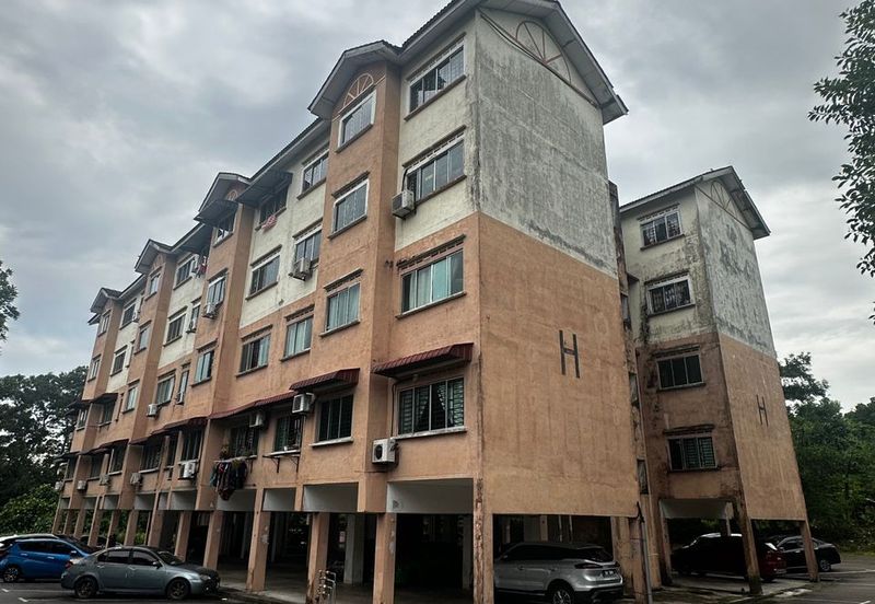 Taman Pulai Utama Flat
