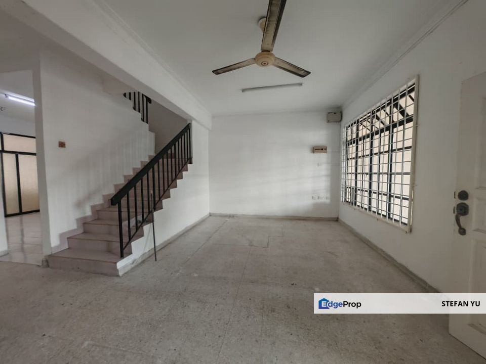 Taman Sentosa, Jalan Benang / Double Storey House , Johor, Johor Bahru
