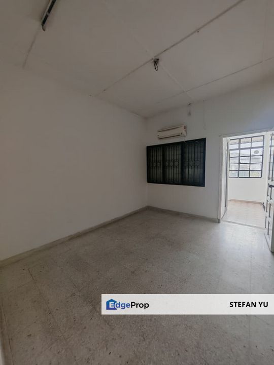 Taman Sentosa, Jalan Benang / Double Storey House , Johor, Johor Bahru