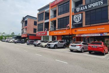 Pusat Komersial Suria (68 Avenue)