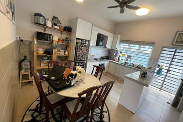 Below Market Corner Ground Floor Townhouse Bandar Saujana Putra