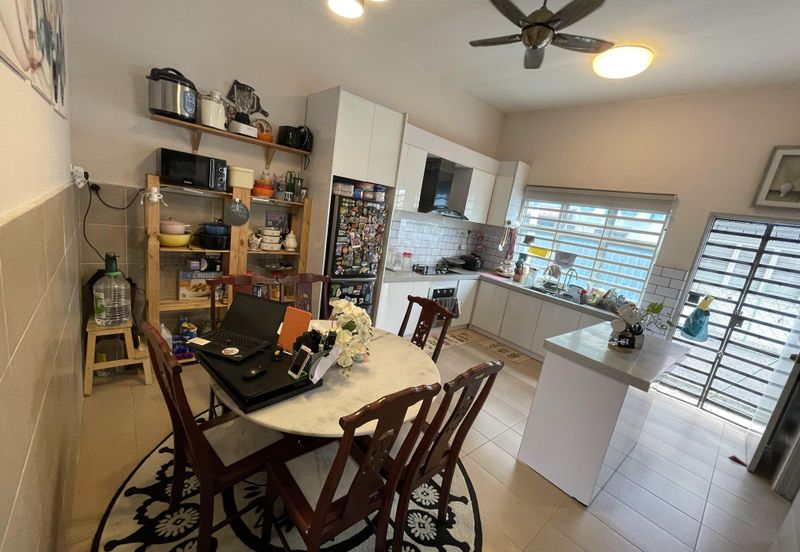 Below Market Corner Ground Floor Townhouse Bandar Saujana Putra