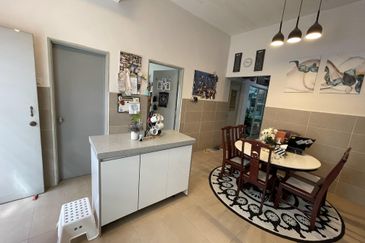 Below Market Corner Ground Floor Townhouse Bandar Saujana Putra