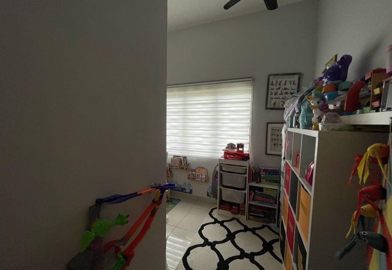 Below Market Corner Ground Floor Townhouse Bandar Saujana Putra