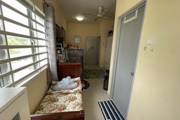 Below Market Corner Ground Floor Townhouse Bandar Saujana Putra