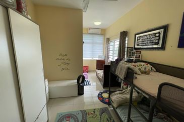 Below Market Corner Ground Floor Townhouse Bandar Saujana Putra