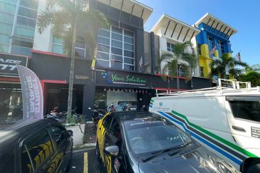 Hot Area Facing Open Main Road Double Storey Intermediate Shop Office Laman Glenmarie Shah Alam Selangor