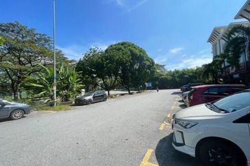 Hot Area Facing Open Main Road Double Storey Intermediate Shop Office Laman Glenmarie Shah Alam Selangor