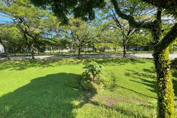 Hot Area Facing Open Main Road Double Storey Intermediate Shop Office Laman Glenmarie Shah Alam Selangor